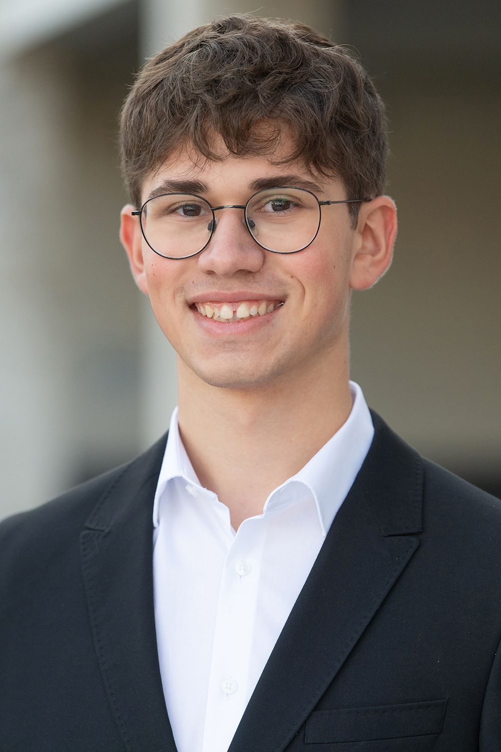 Platzhalterbild für Mitarbeiterporträt.