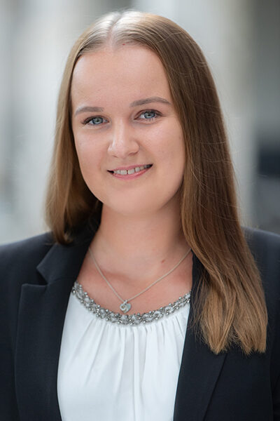 Regina Aslan, Kauffrau f&uuml;r B&uuml;romanagement