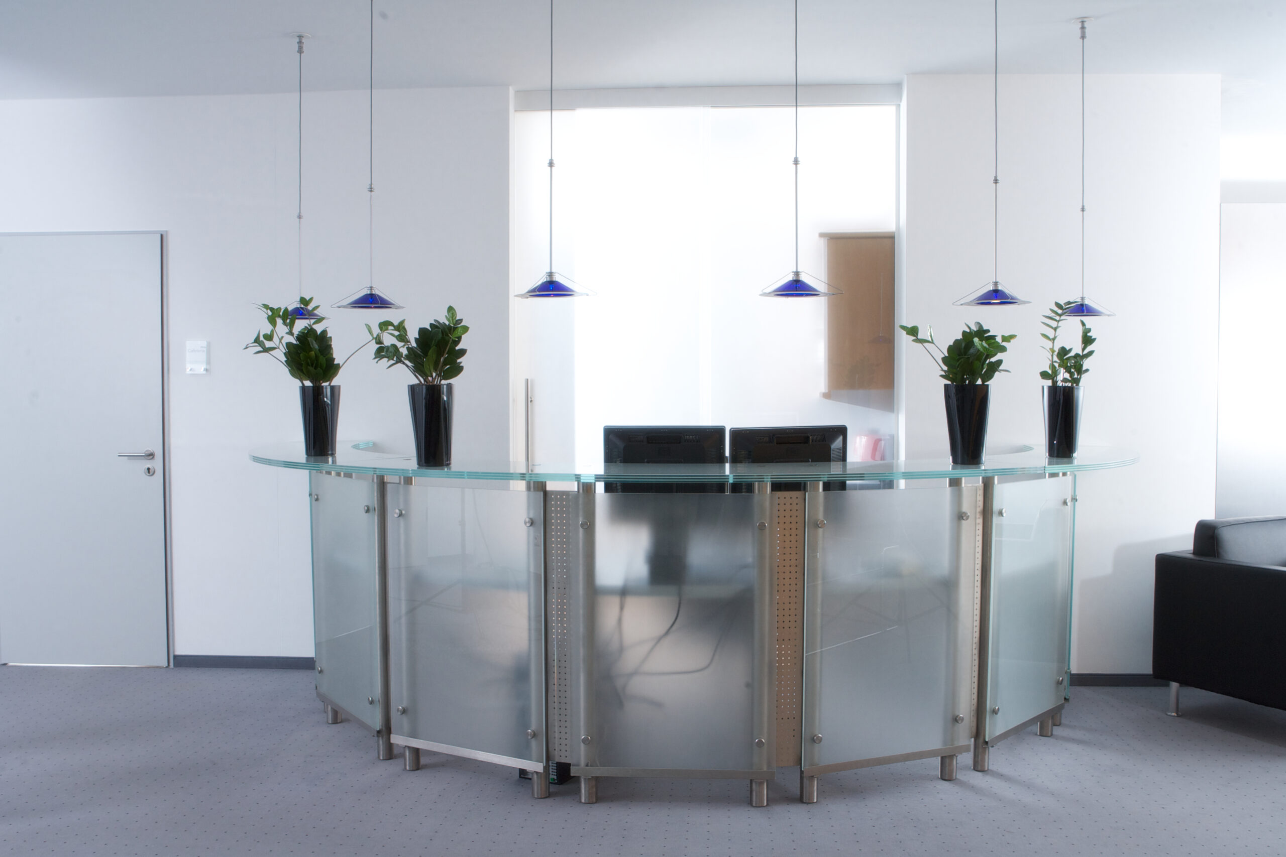 Empfangsbereich in den B&uuml;ror&auml;umen in der Pr&uuml;feninger Schlo&szlig;stra&szlig;e