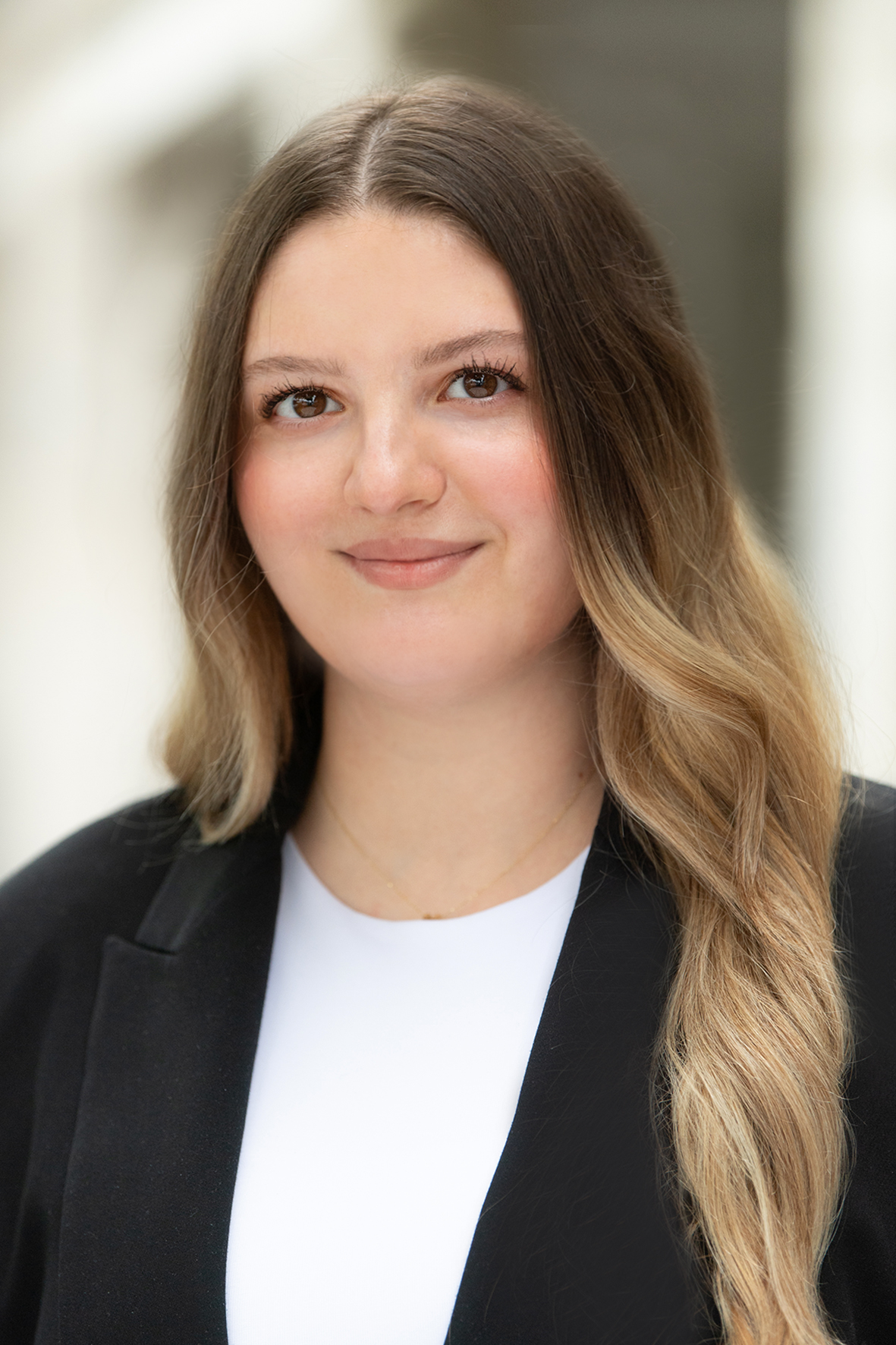 K&uuml;bra Bayat, Lohn- und Gehaltsbuchhalterin